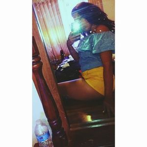 Meet your Posher, Alexis